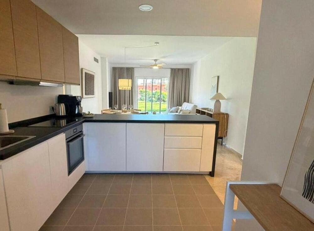 2 soverom Leilighet til leie i Estepona med svømmebasseng garasje - € 2 200 (Ref: 9669749)