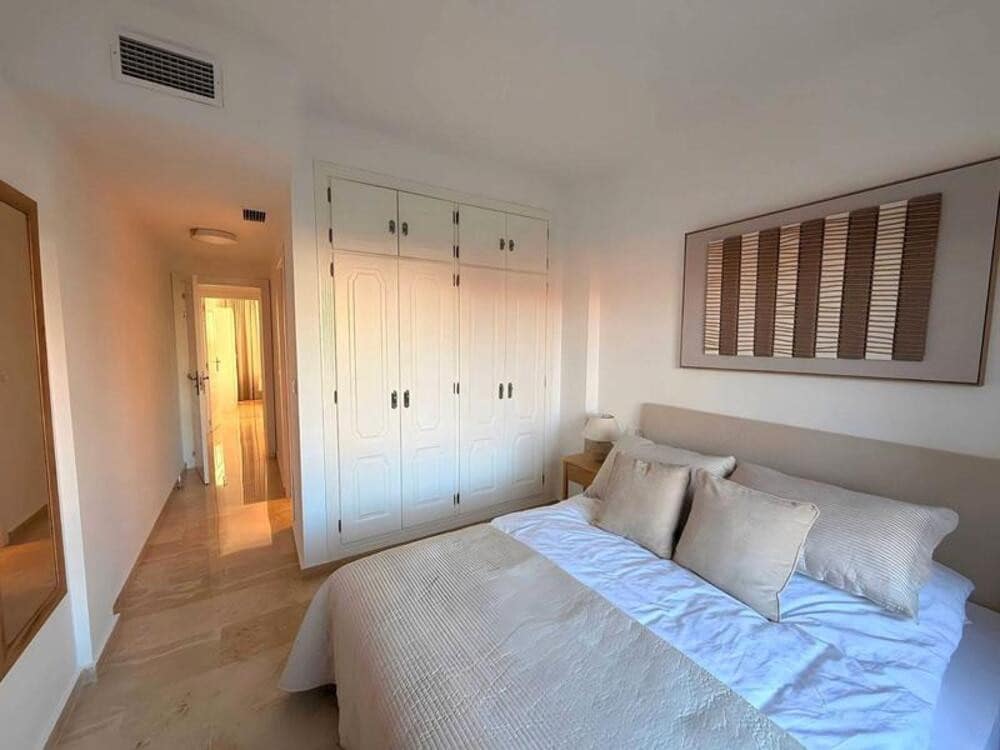 2 soverom Leilighet til leie i Estepona med svømmebasseng garasje - € 2 200 (Ref: 9669749)