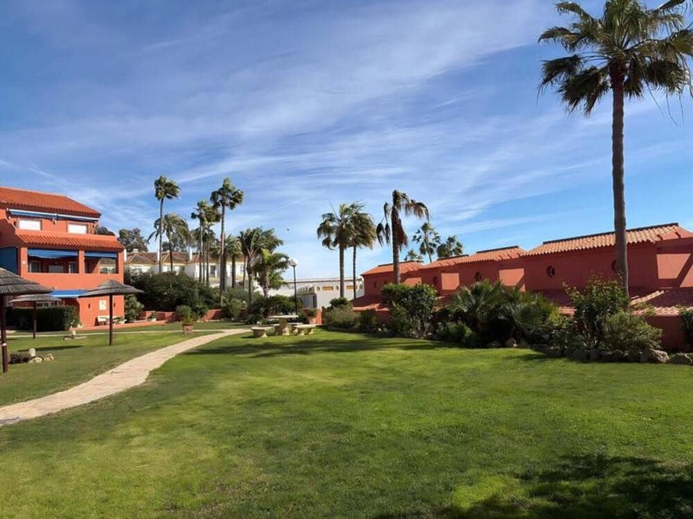 2 soverom Leilighet til leie i Estepona med svømmebasseng garasje - € 2 200 (Ref: 9669749)