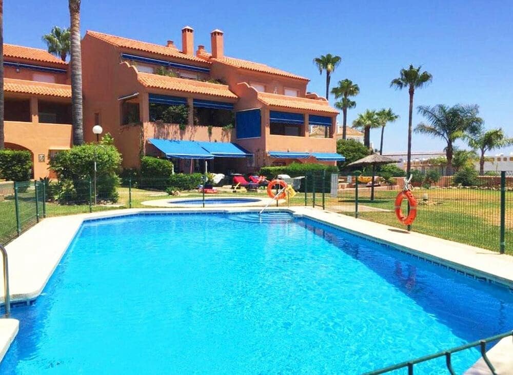 2 soverom Leilighet til leie i Estepona med svømmebasseng garasje - € 2 200 (Ref: 9669749)