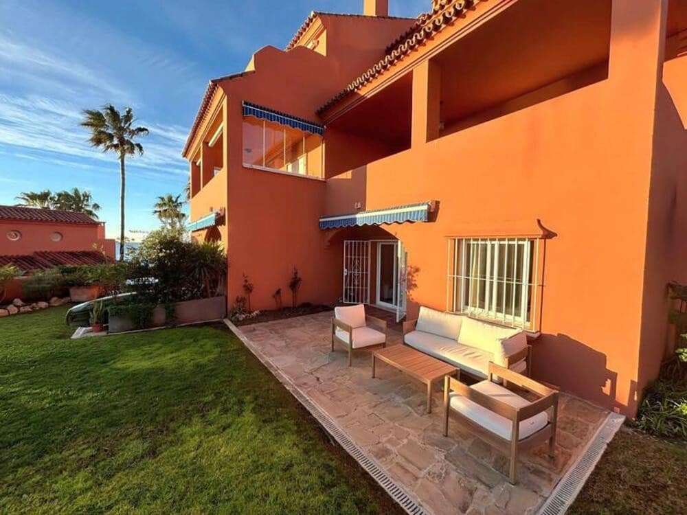 2 soverom Leilighet til leie i Estepona med svømmebasseng garasje - € 2 200 (Ref: 9669749)