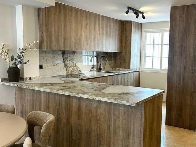 Maison de Ville de 4 chambres à louer à Aloha Golf, Marbella avec piscine garage - 5 500 € (Ref: 9669751)