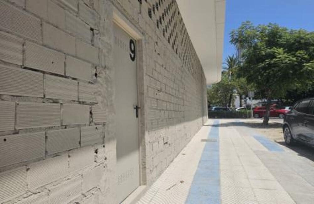 Empresa para arrendar em San Pedro de Alcantara - 2 000 € (Ref: 9669756)