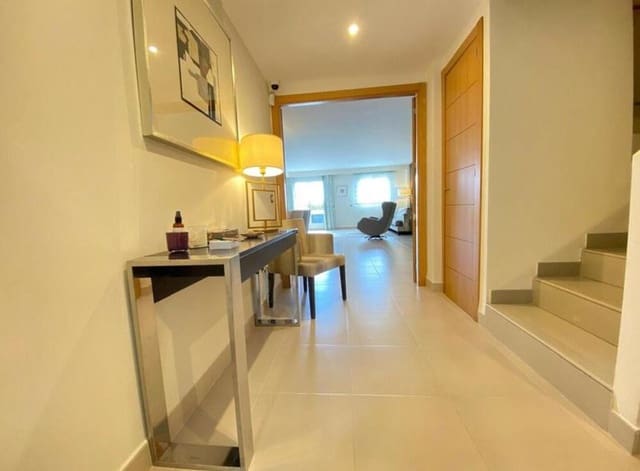 3 Zimmer Haus zu verkaufen in El Paraiso, Estepona mit Pool Garage - 530.000 € (Ref: 9673703)