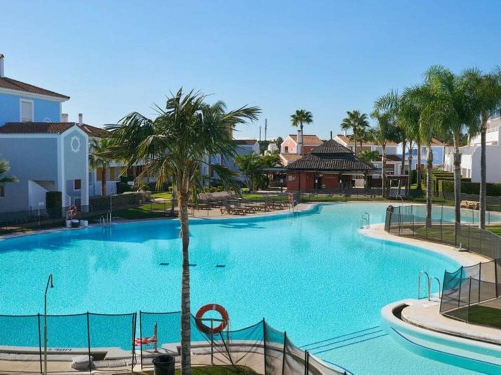 3 makuuhuone Omakotitalo myytävänä paikassa El Paraiso mukana uima-altaan 
autotalli - 530 000 € (Ref: 9673703)