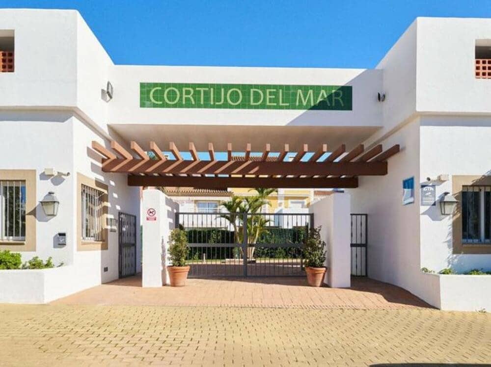 3 makuuhuone Omakotitalo myytävänä paikassa El Paraiso mukana uima-altaan 
autotalli - 530 000 € (Ref: 9673703)