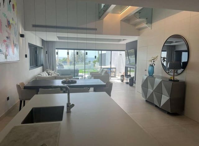 Casa de 4 habitaciones en Guadalobón, Estepona en alquiler con piscina garaje - 10.000 € (Ref: 9676624)