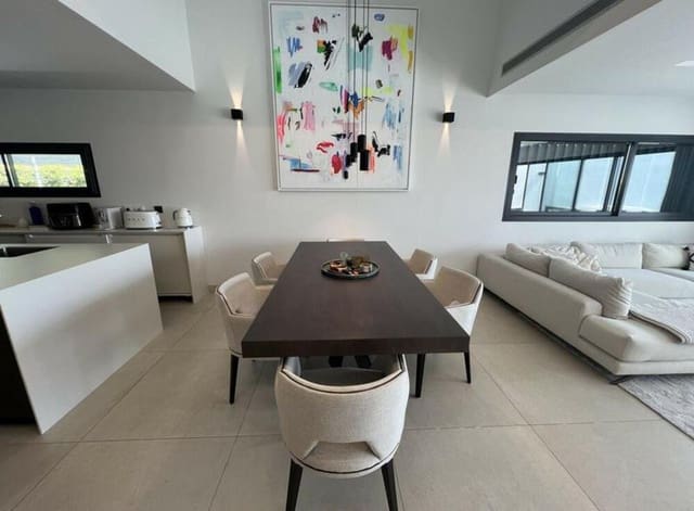 Casa de 4 habitaciones en Guadalobón, Estepona en alquiler con piscina garaje - 10.000 € (Ref: 9676624)