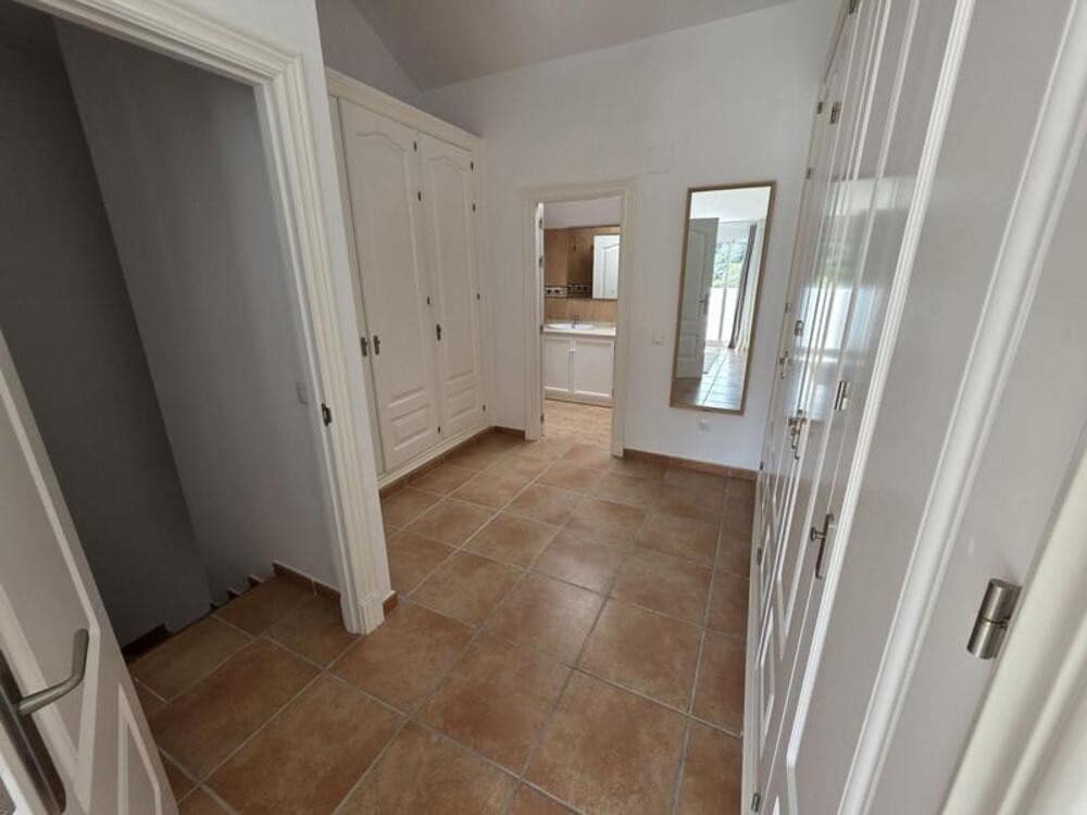 Casa de 3 habitaciones en Benahavís en alquiler con piscina garaje - 2.200 € (Ref: 9676626)