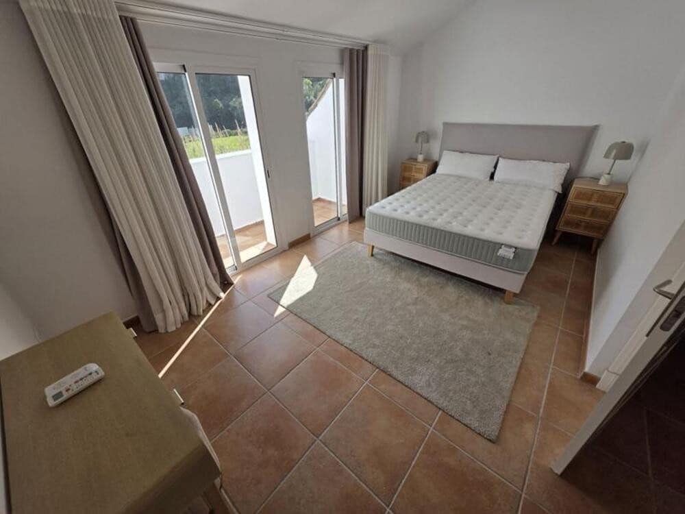 Casa de 3 habitaciones en Benahavís en alquiler con piscina garaje - 2.200 € (Ref: 9676626)