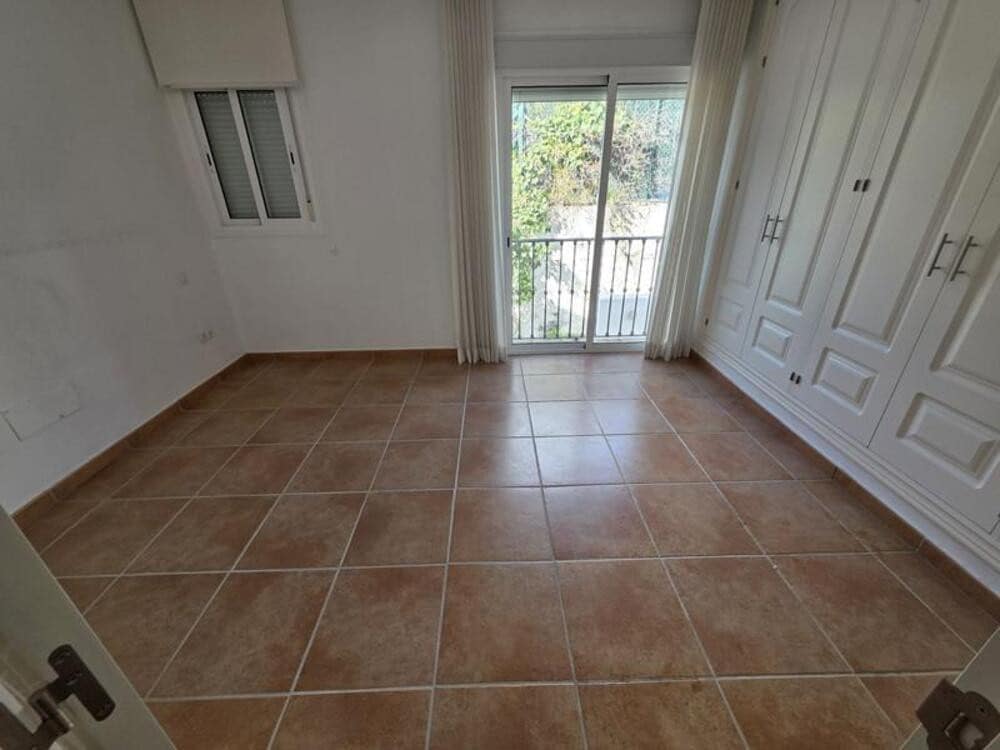 Casa de 3 habitaciones en Benahavís en alquiler con piscina garaje - 2.200 € (Ref: 9676626)