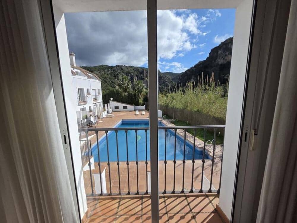 Casa de 3 habitaciones en Benahavís en alquiler con piscina garaje - 2.200 € (Ref: 9676626)