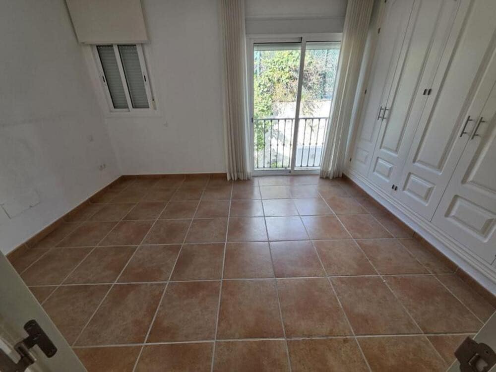 Casa de 3 habitaciones en Benahavís en alquiler con piscina garaje - 2.200 € (Ref: 9676626)
