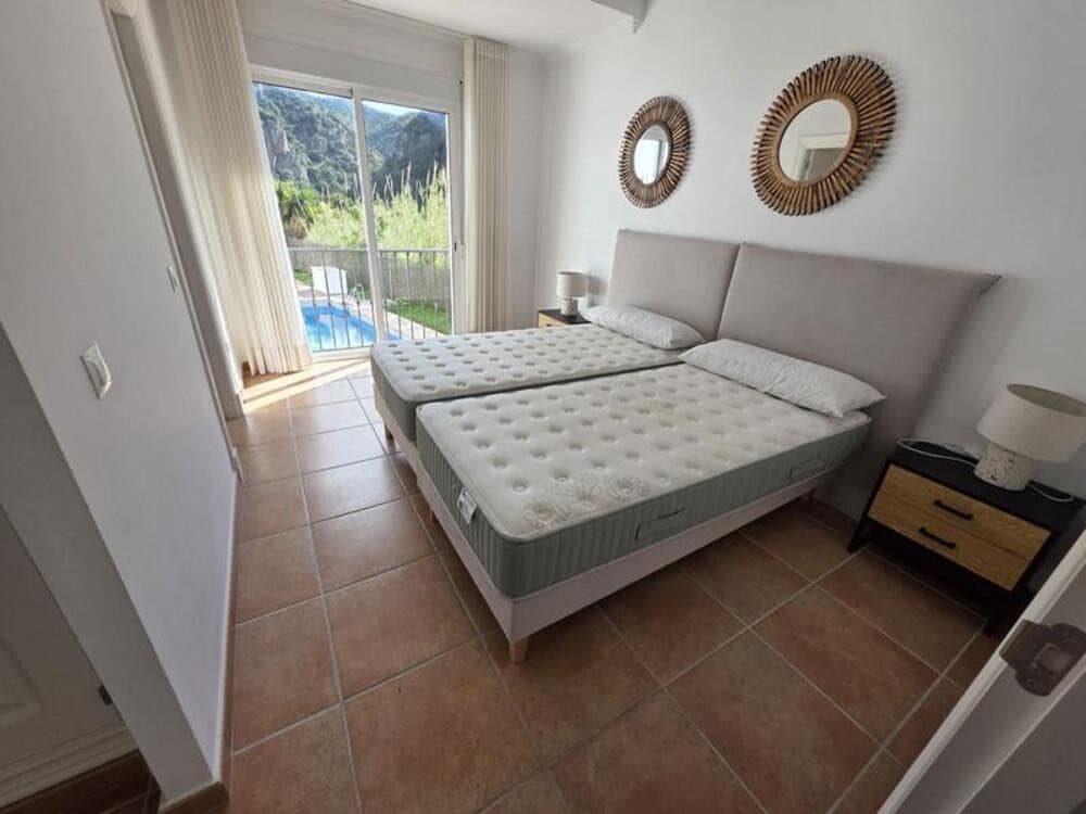 Casa de 3 habitaciones en Benahavís en alquiler con piscina garaje - 2.200 € (Ref: 9676626)
