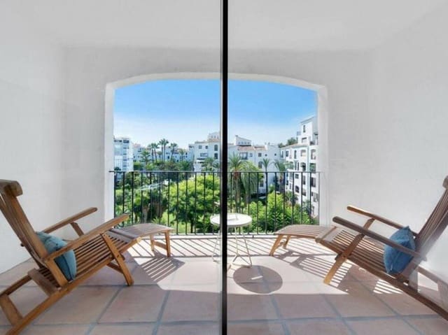 3 soveværelse Lejlighed til salg i Puerto Banus, Marbella med swimmingpool garage - € 949.000 (Ref: 9676628)