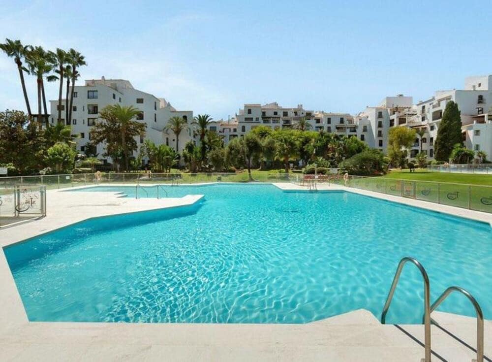 3 bedroom Apartment for sale in Puerto Banus with pool garage - € 949,000 (Ref: 9676628)