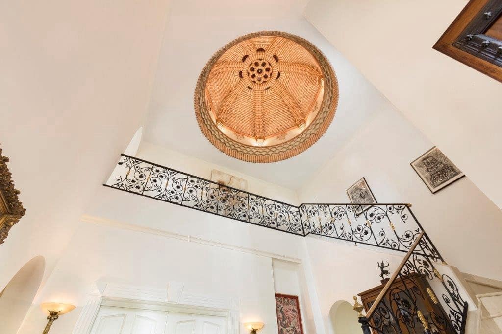 5 bedroom Villa for sale in La Quinta with garage - € 2,750,000 (Ref: 9676629)