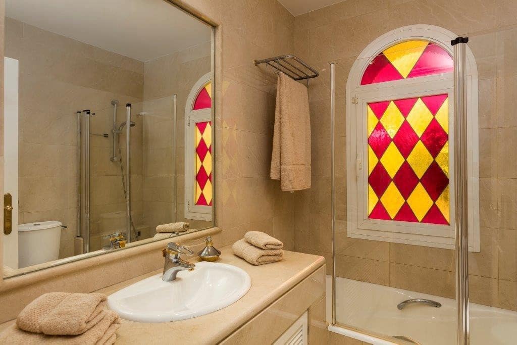 5 bedroom Villa for sale in La Quinta with garage - € 2,750,000 (Ref: 9676629)
