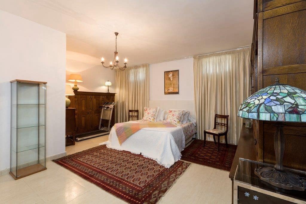 5 bedroom Villa for sale in La Quinta with garage - € 2,750,000 (Ref: 9676629)
