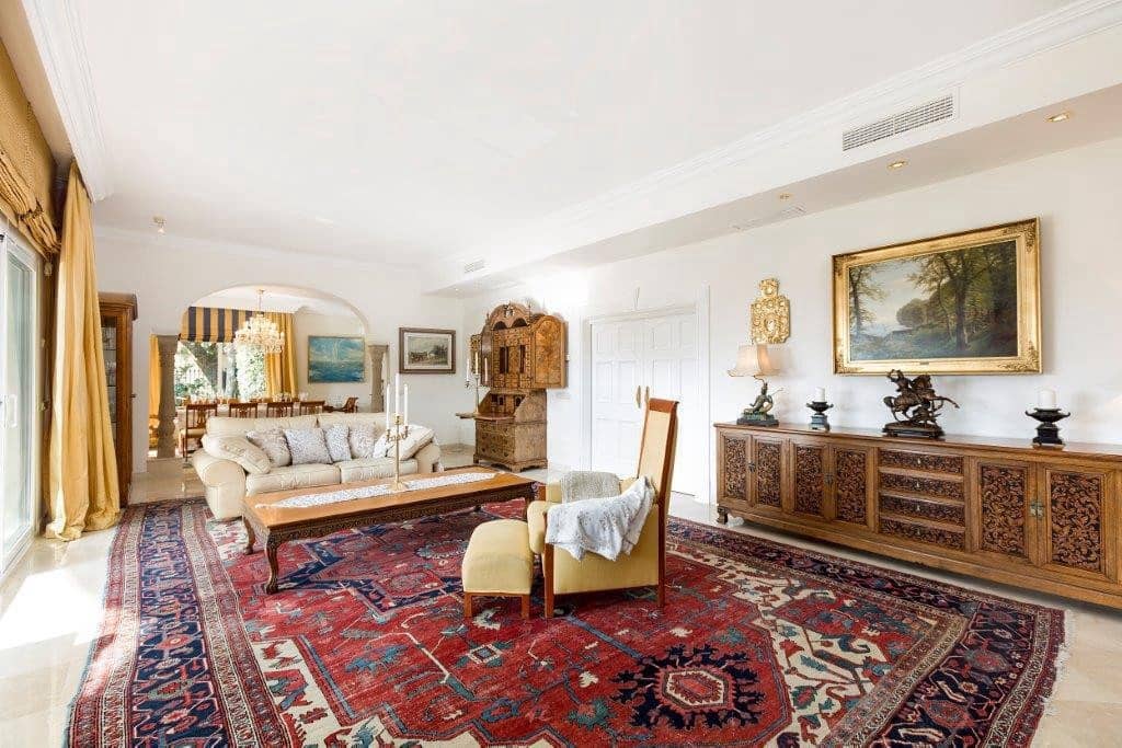 5 bedroom Villa for sale in La Quinta with garage - € 2,750,000 (Ref: 9676629)