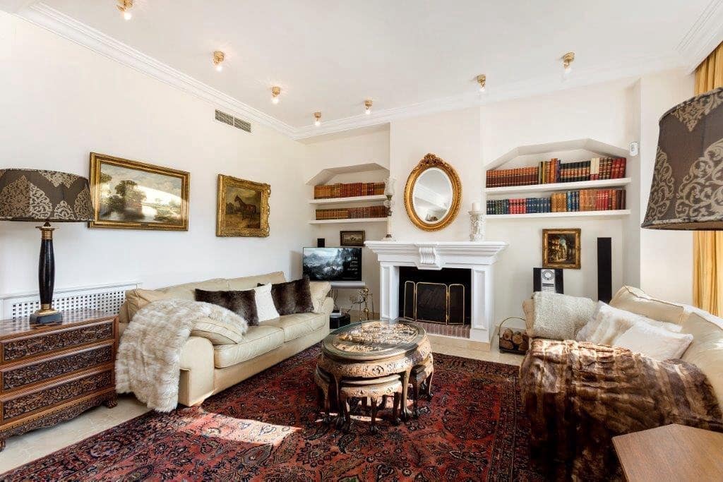 5 bedroom Villa for sale in La Quinta with garage - € 2,750,000 (Ref: 9676629)