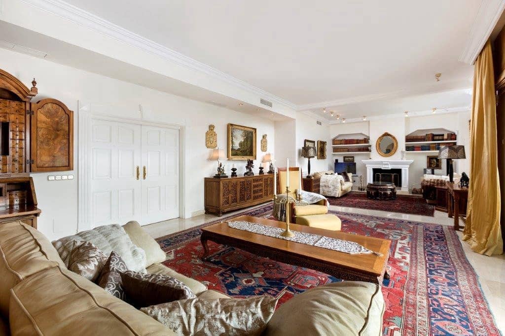 5 bedroom Villa for sale in La Quinta with garage - € 2,750,000 (Ref: 9676629)