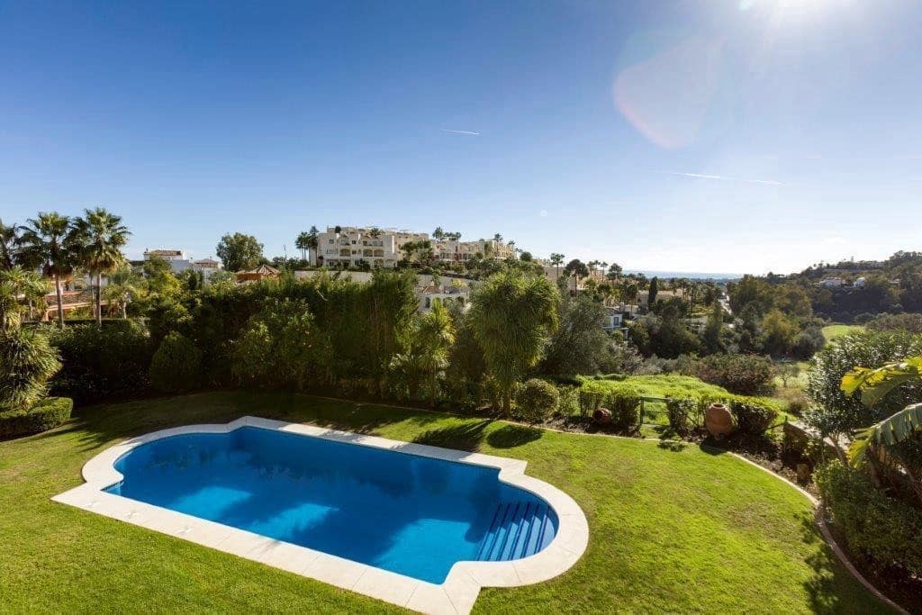 5 bedroom Villa for sale in La Quinta with garage - € 2,750,000 (Ref: 9676629)