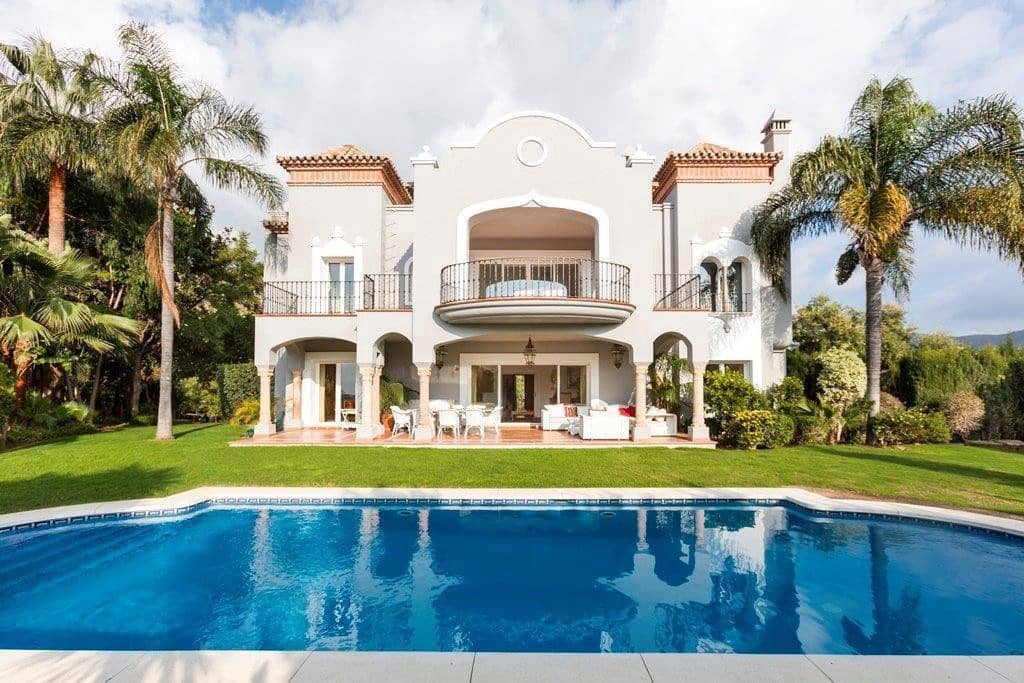 5 bedroom Villa for sale in La Quinta with garage - € 2,750,000 (Ref: 9676629)