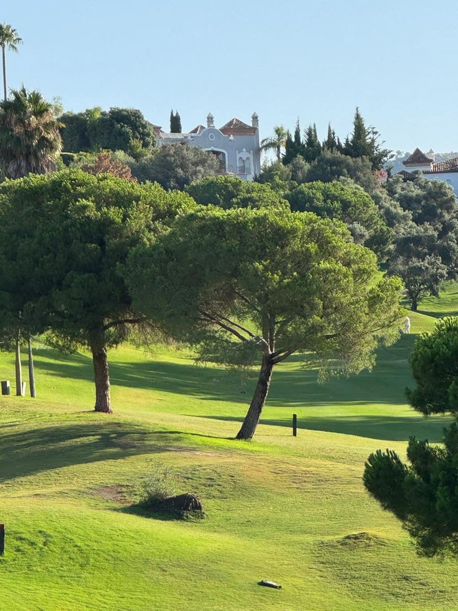 5 bedroom Villa for sale in La Quinta with garage - € 2,750,000 (Ref: 9676629)