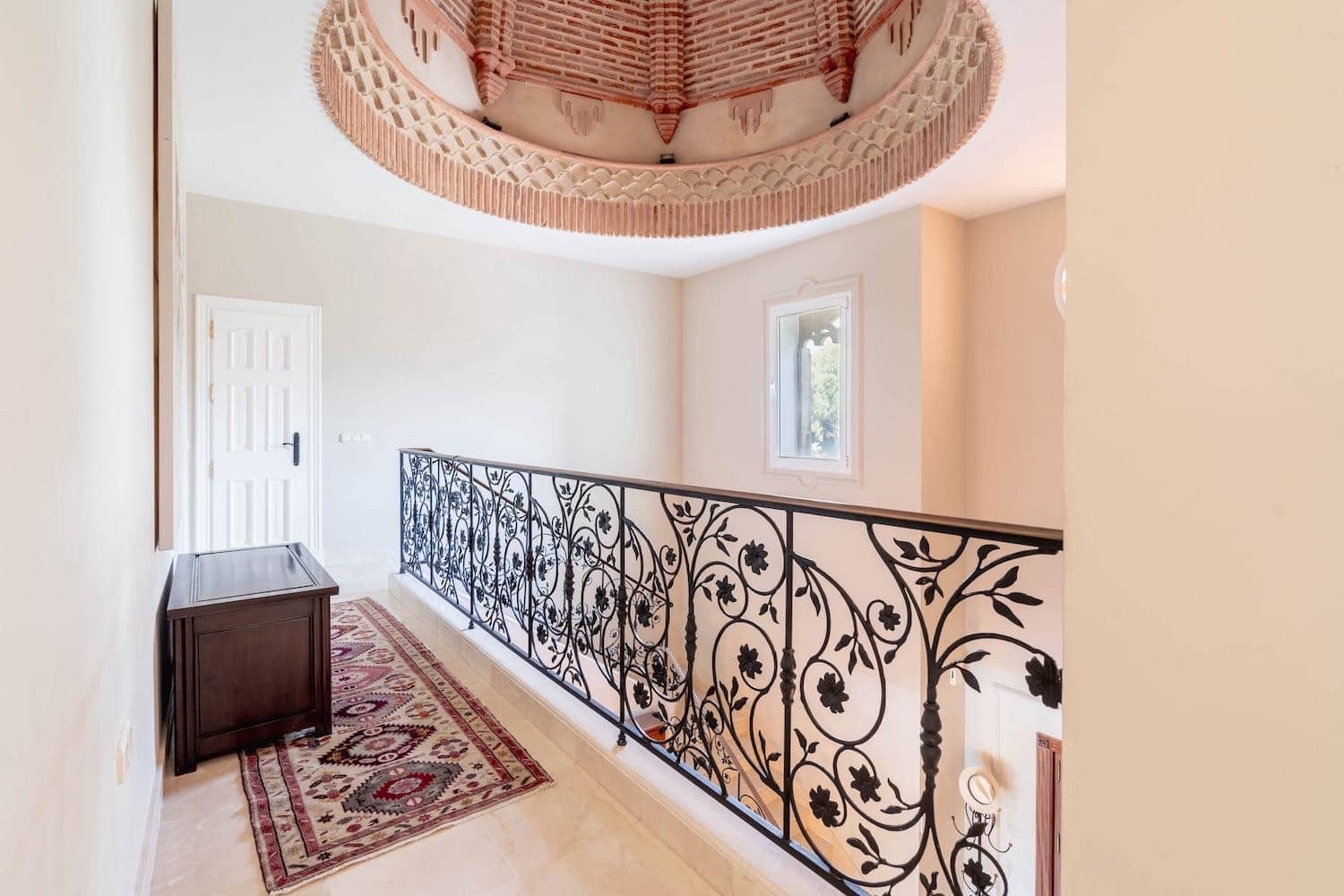 5 bedroom Villa for sale in La Quinta with garage - € 2,750,000 (Ref: 9676629)