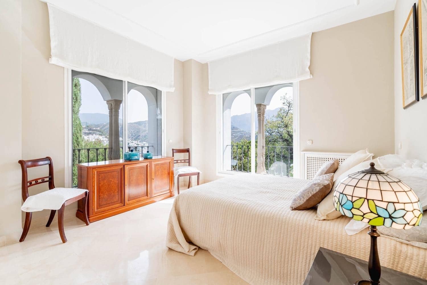 5 bedroom Villa for sale in La Quinta with garage - € 2,750,000 (Ref: 9676629)