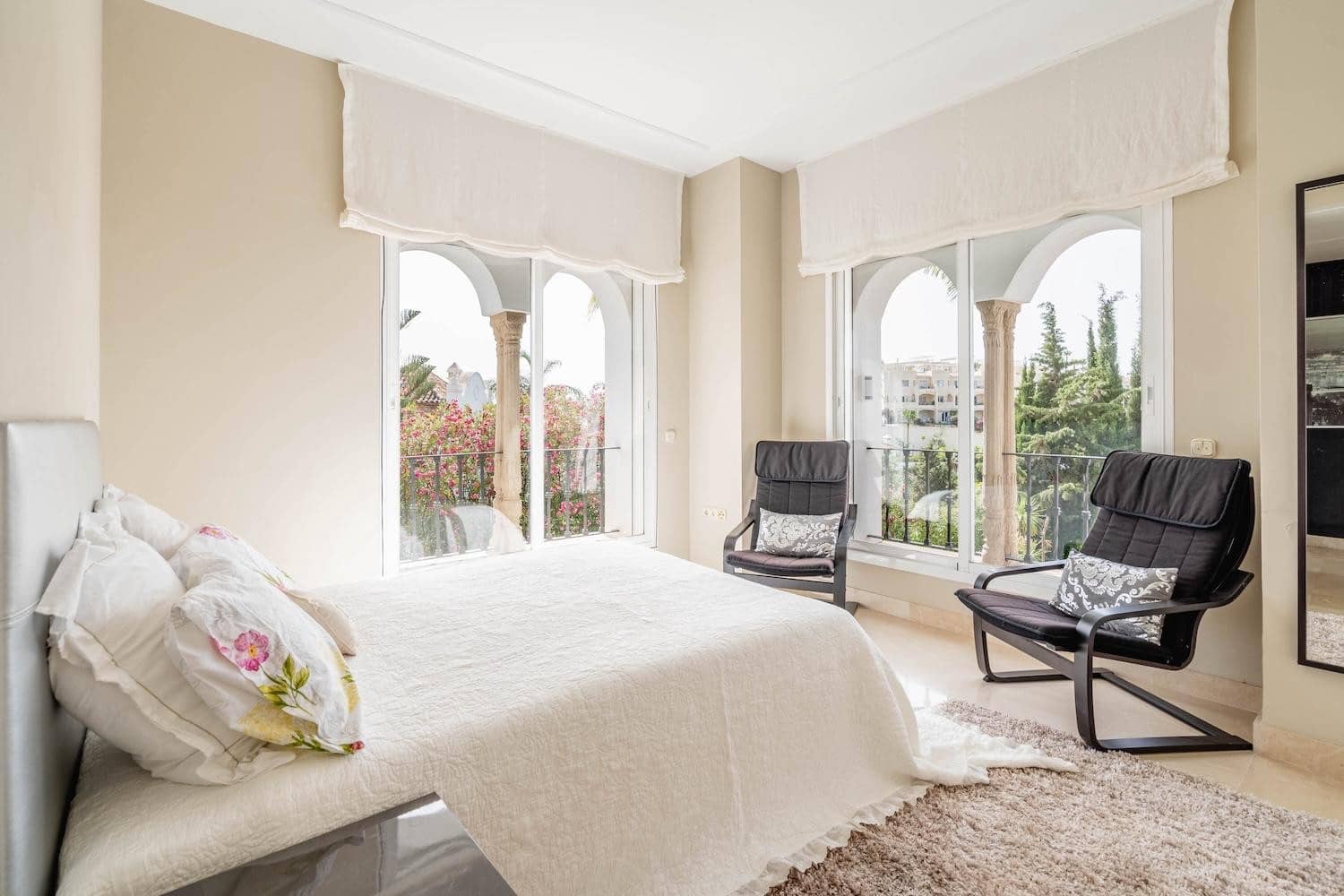 5 bedroom Villa for sale in La Quinta with garage - € 2,750,000 (Ref: 9676629)