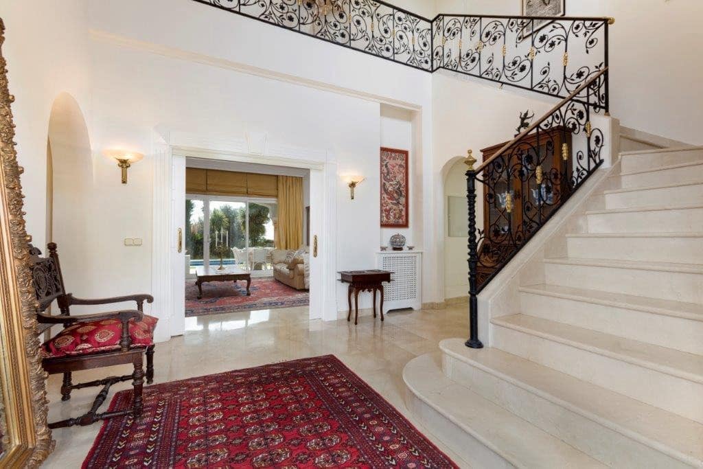 5 bedroom Villa for sale in La Quinta with garage - € 2,750,000 (Ref: 9676629)