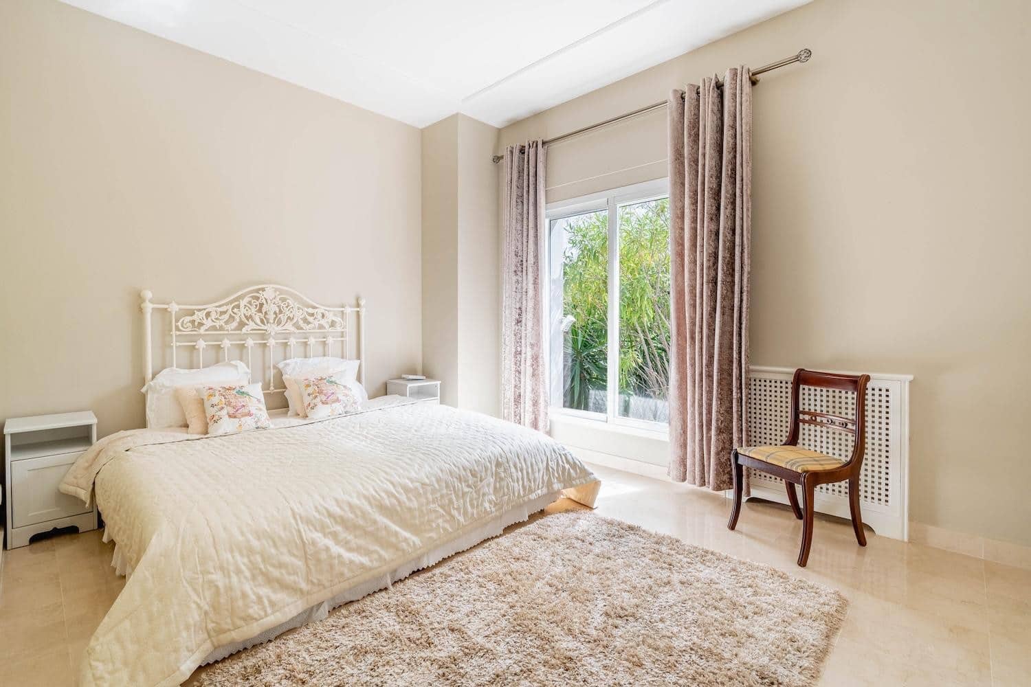 5 bedroom Villa for sale in La Quinta with garage - € 2,750,000 (Ref: 9676629)