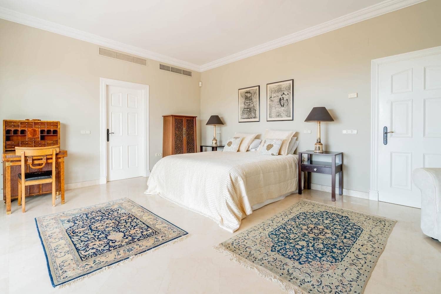 5 bedroom Villa for sale in La Quinta with garage - € 2,750,000 (Ref: 9676629)