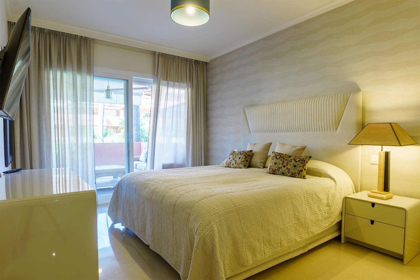 2 slaapkamer Appartement te koop in Marbella met zwembad garage - € 950.000 (Ref: 9676630)