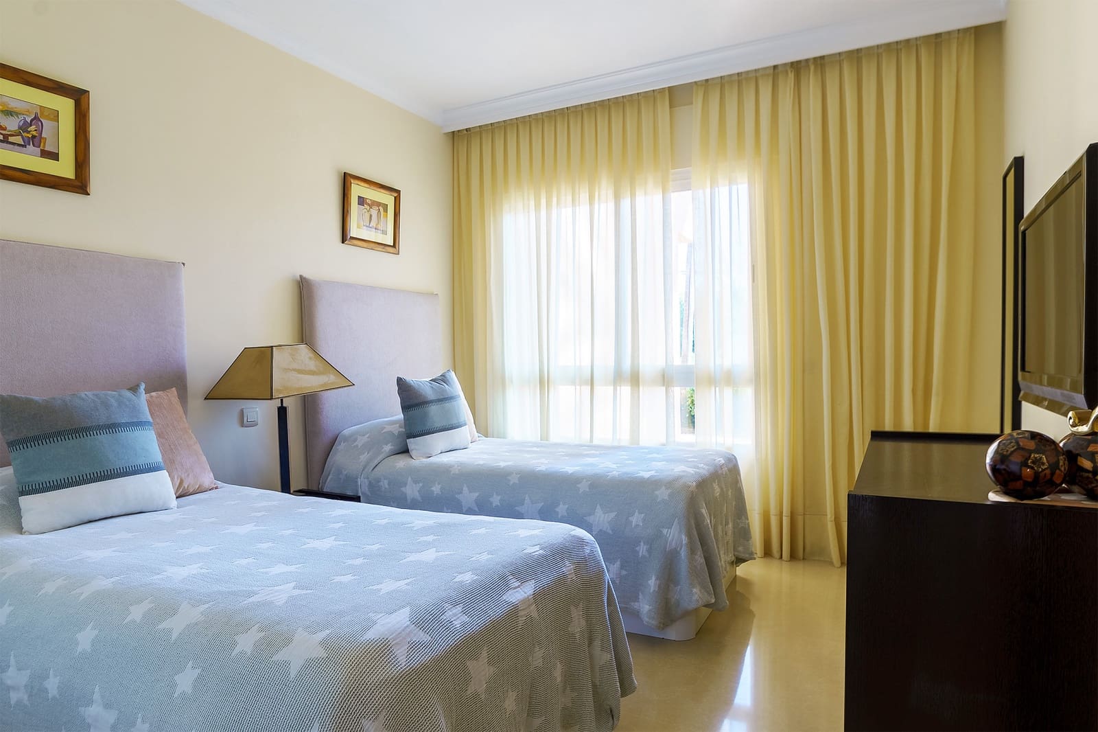 2 slaapkamer Appartement te koop in Marbella met zwembad garage - € 950.000 (Ref: 9676630)