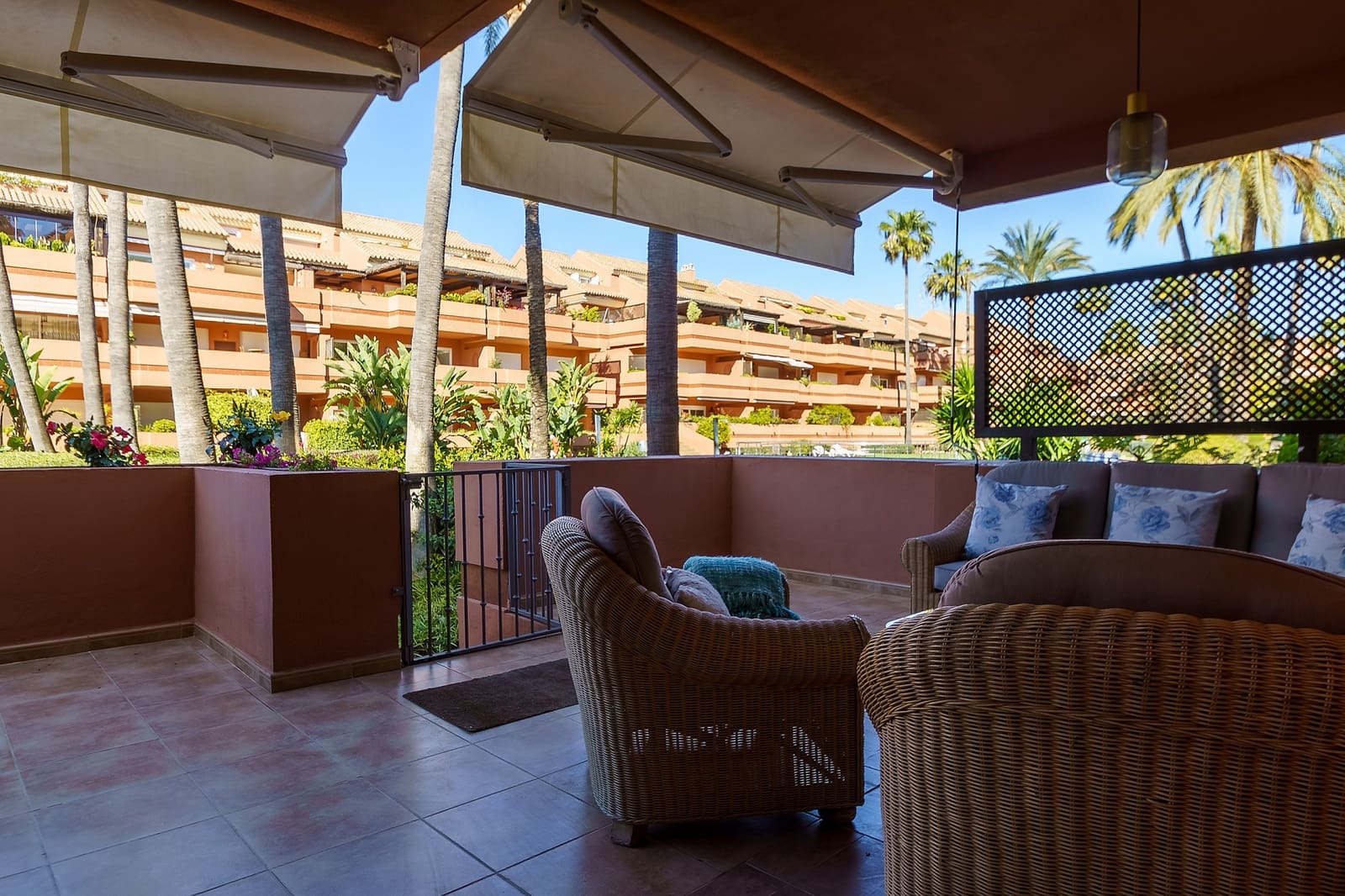 2 slaapkamer Appartement te koop in Marbella met zwembad garage - € 950.000 (Ref: 9676630)