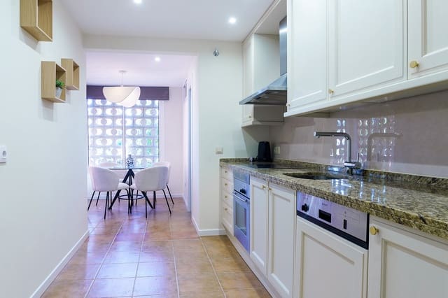 2 soveværelse Lejlighed til salg i Puerto Banus, Marbella med swimmingpool garage - € 950.000 (Ref: 9676630)