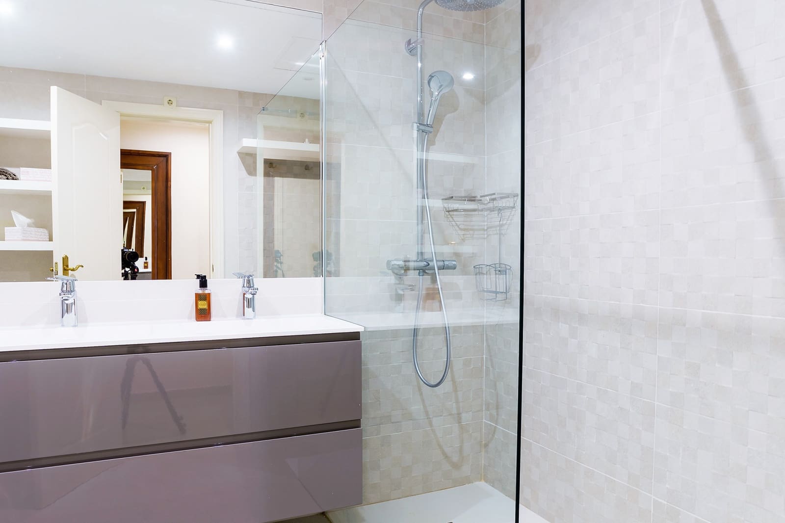 2 soverom Leilighet til leie i Marbella med svømmebasseng garasje - € 6 000 (Ref: 9676631)