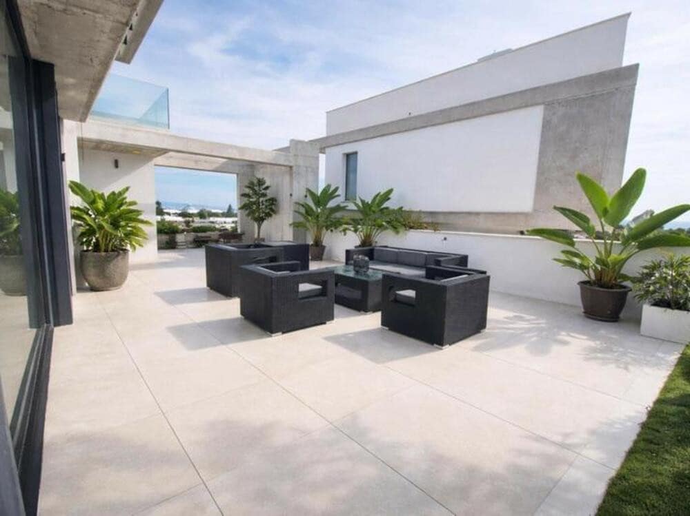 3 makuuhuone Huvila myytävänä paikassa Nueva Andalucia mukana uima-altaan 
autotalli - 3 450 000 € (Ref: 9679362)