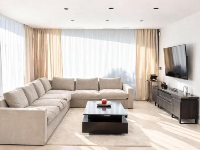 2 sypialnia Willa na sprzedaż w Nueva Andalucía Centro, Marbella z basenem garażem - 3 450 000 € (Ref: 9679362)
