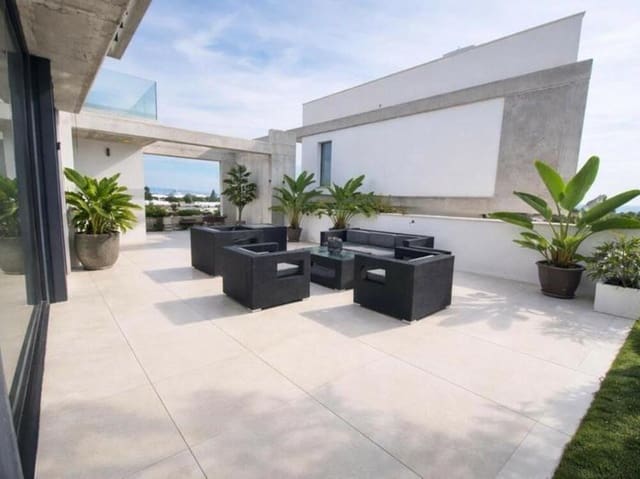2 sypialnia Willa na sprzedaż w Nueva Andalucía Centro, Marbella z basenem garażem - 3 450 000 € (Ref: 9679362)