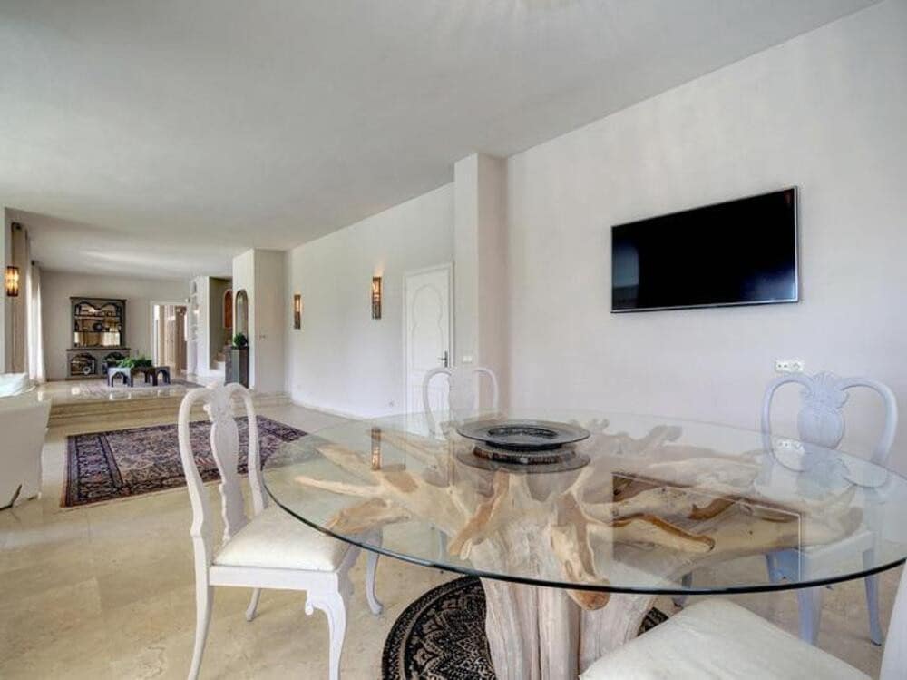 4 camera da letto Villa da affittare in El Paraiso con piscina garage - 8.500 € (Rif: 9679365)