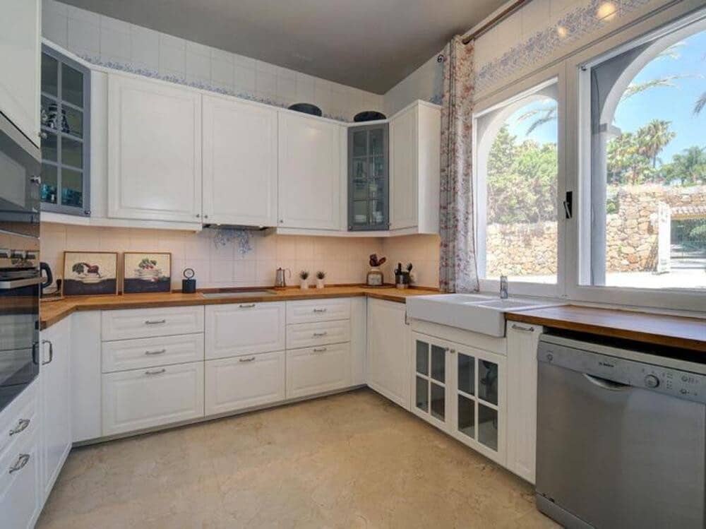 4 camera da letto Villa da affittare in El Paraiso con piscina garage - 8.500 € (Rif: 9679365)