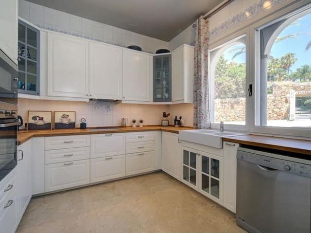 4 camera da letto Villa da affittare in El Paraiso, Estepona con piscina garage - 8.500 € (Rif: 9679365)