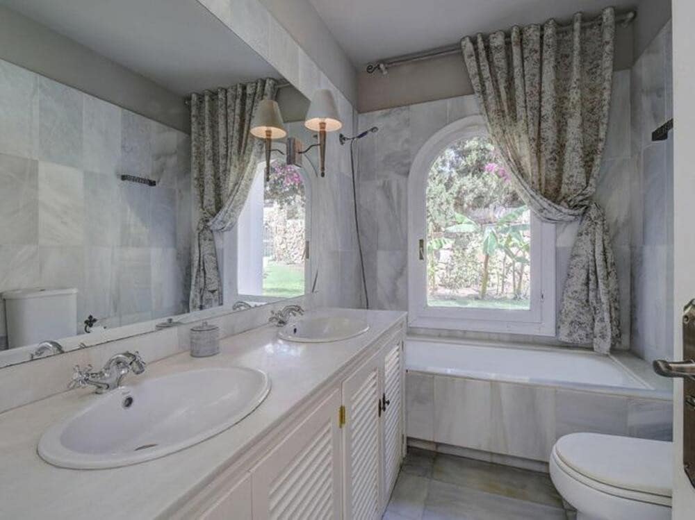 4 camera da letto Villa da affittare in El Paraiso con piscina garage - 8.500 € (Rif: 9679365)