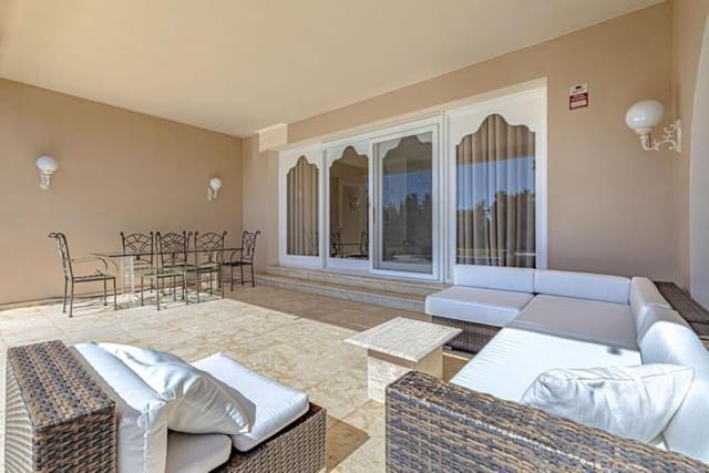 4 makuuhuone Huvila vuokrattavana paikassa El Paraiso, Estepona mukana uima-altaan 
autotalli - 7 500 € (Ref: 9679365)