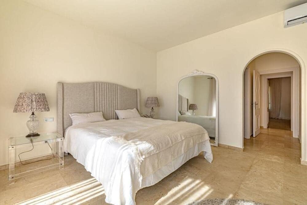 4 slaapkamer Villa te huur in El Paraiso met zwembad garage - € 8.500 (Ref: 9679365)