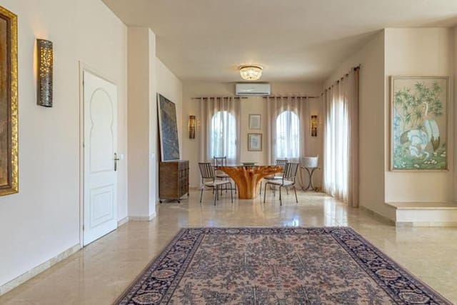 4 makuuhuone Huvila vuokrattavana paikassa El Paraiso, Estepona mukana uima-altaan 
autotalli - 7 500 € (Ref: 9679365)